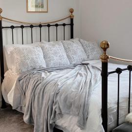 Bicester Homestay Entire Home 10min walk to Bicester Village 650m, hotel in Bicester
