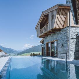 Premium Chalets by ZAGLGUT, Zell am See-Kaprun - Wellness & Infinity Pool, Air Conditioning, Panoramic Views & Summer Card Included, hotelli kohteessa Kaprun