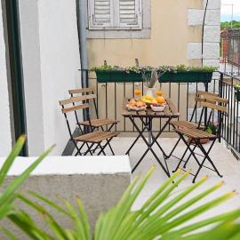 Apartment D & Studio L, hotel v destinácii Dobrinj