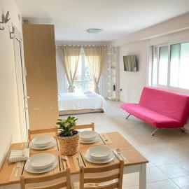 Seaside one-bedroom on Chalkis, hotel em Chalkida
