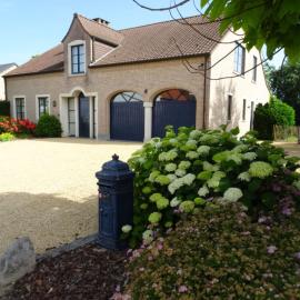 Luxury holiday home with sauna and jacuzzi in Heers, hotel i Heers