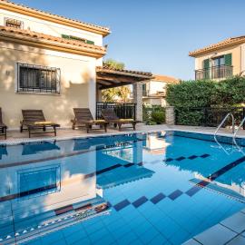 Kookis Village, hotel a Kerion