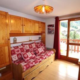 Charmant T2 cabine 4 pers, centre-village, proche pistes et commerces, balcon sud, piscine l'été - FR-1-342-145، فندق في أريتشيه