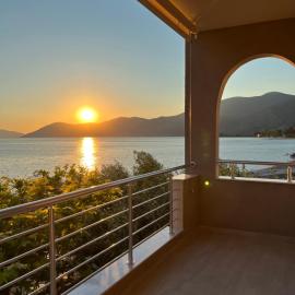 Mangata Seaside Hotel: Rovies şehrinde bir otel