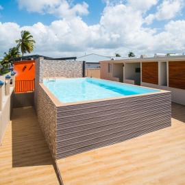 Évasion en Plein Cœur de Port-Louis Studio avec Piscine, Jacuzzis, Sauna, Tapas & Mocktails, Hotel in Port-Louis