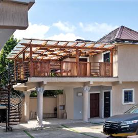 Yussals Studio, hotel a Kokrobite