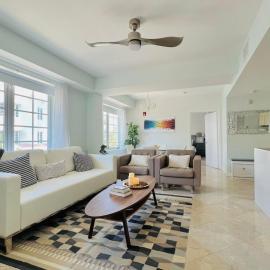 The Carlyle Oceanfront Luxe Condo Miami Beach, готель у Майамі- Біч