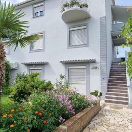 Bella Nina Apartments, hotel Šilóban