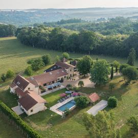 Domaine du Bugassou, Chambres, Table d'hôtes & SPA、ベルベスのホテル