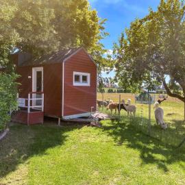 Tiny House auf der Alpaka Farm, hotelli kohteessa Rubkow
