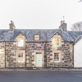 Charming Cardoon Cottage in beautiful village, hotel u gradu 'Comrie'