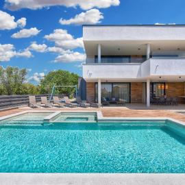 New VILLA TIHI OTOK near the beach, hotel in Fažana