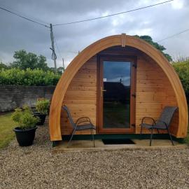 Nesswood Glamping Holiday Pods, hotel in Derry Londonderry