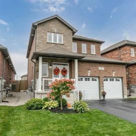 Cozy 3 bedroom home perfect for small gatherings, hotel i Barrie