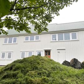 Abbasa hús-Grandpa s house Kumlavegur 9, hotel di Miðvágur