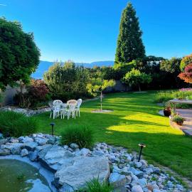Spacious and quiet garden view room, hotel a Kelowna