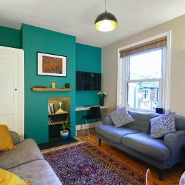 Calm 1 Bed Apartment with Parking in Winchester by At Hem