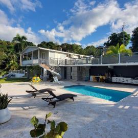 Palm's Bohemian House with Private Pool, hotel i Aguada