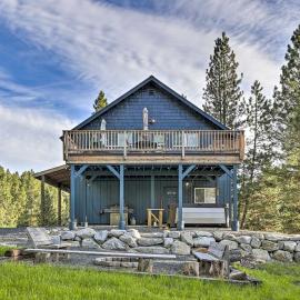 'Peaceful Pines' - Cascade Cabin w/ Hot Tub!, hotel din Cascade