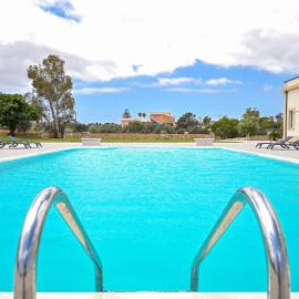 Dimora Savarino Marzamemi Suites with pool, hotel u gradu Marcamemi