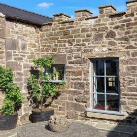 1 Bed Cottage - Sleeps 3 - Garden - Parking - Wifi