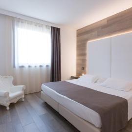 City Hotel & Suites, hotel Folignóban