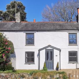 Charlestown cottage, Woodburner, Gardens & Parking