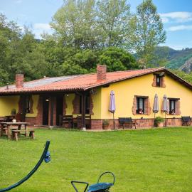 Apartamentos Rurales El Buxu, hotel in Soto de Cangas