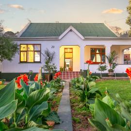 Ravenscliff Villa, hotel in Oudtshoorn
