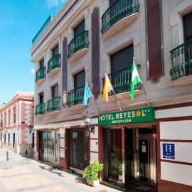 Hotel Reyesol, viešbutis Fuenchiroloje