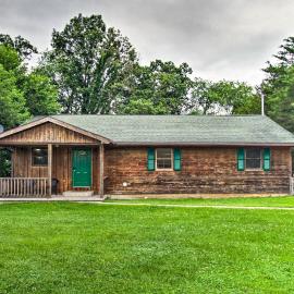 Pet-Friendly VA Home ~ 30 Mi to Shenandoah NP, hotell sihtkohas Weyers Cave