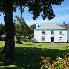Leworthy Farmhouse Bed and Breakfast, hotel in Holsworthy