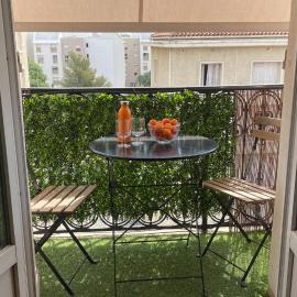 Appartement mignon calme douillet ascenseur clim étage élevé proche parking et toutes commodités au coeur du Toulon historique, hotel in Toulon