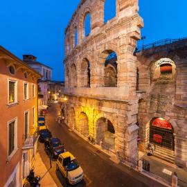 Conte Manfredo and Donna Angelina Apartments with Breathtaking Arena Views in Verona