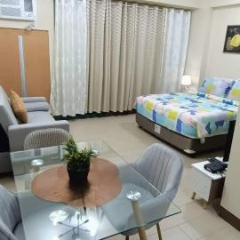 Two Palm Tree Villas close to Manila Airport - Terminal 3, hotel i Manila