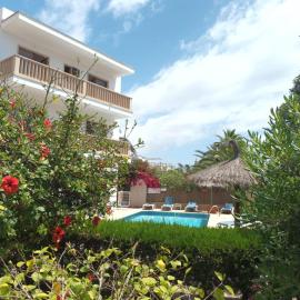 Apartamentos Can Salas, Hotel in Cala Figuera