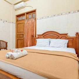 Hotel Shinta 2 near Alun Alun Kertosono Mitra RedDoorz, hotel en Pelem