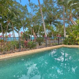 Coral Views at Clifton Beach, hotel di Pantai Clifton