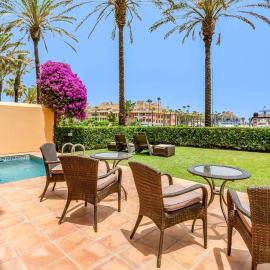YOLO Spaces - Sotogrande Marina Boutique Apartment, hotel in Sotogrande