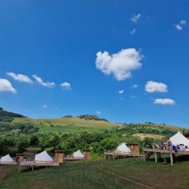 The Hunters Glamping, hotel u gradu 'Ciudanoviţa'