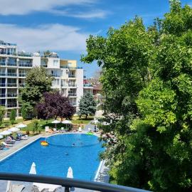 Oasis deluxe apartment by the sea