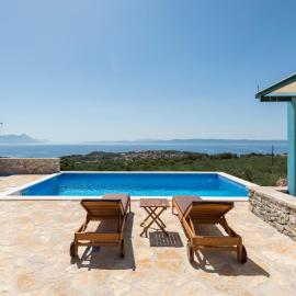 House with a swimming pool - Olive Grove Sumartin, hotel a Sumartin