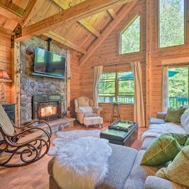 Game Room & Hot Tub: Pet-Friendly Mount Snow Gem, hotel i Dover