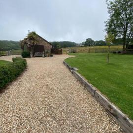 Beautiful Rural Self Contained Farm Annex, hotel in Hordle
