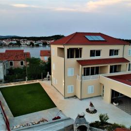 Pekasovi Seaview Apartament on a beautiful island Krapanj