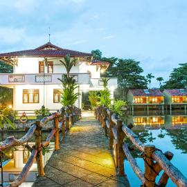 Wet Water Resort - Lakefront Retreat Near Colombo Airport, hotelli kohteessa Gampaha