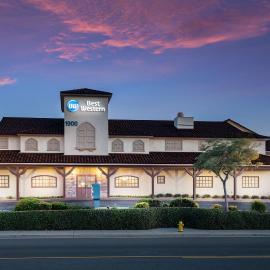 Best Western Corona Hotel & Suites, מלון בקורונה