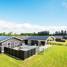 16 person holiday home in Ansager-By Traum，安斯艾厄的飯店