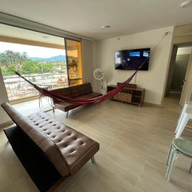 Apartamento con piscina y parqueadero a 7 min del centro, hotel in Villeta