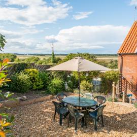 Host & Stay - Laylands Yard, hotel in Wells next the Sea